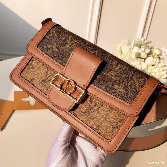 WIS Belt Vuitton Spring Louis Bag（2019 Show） 1008